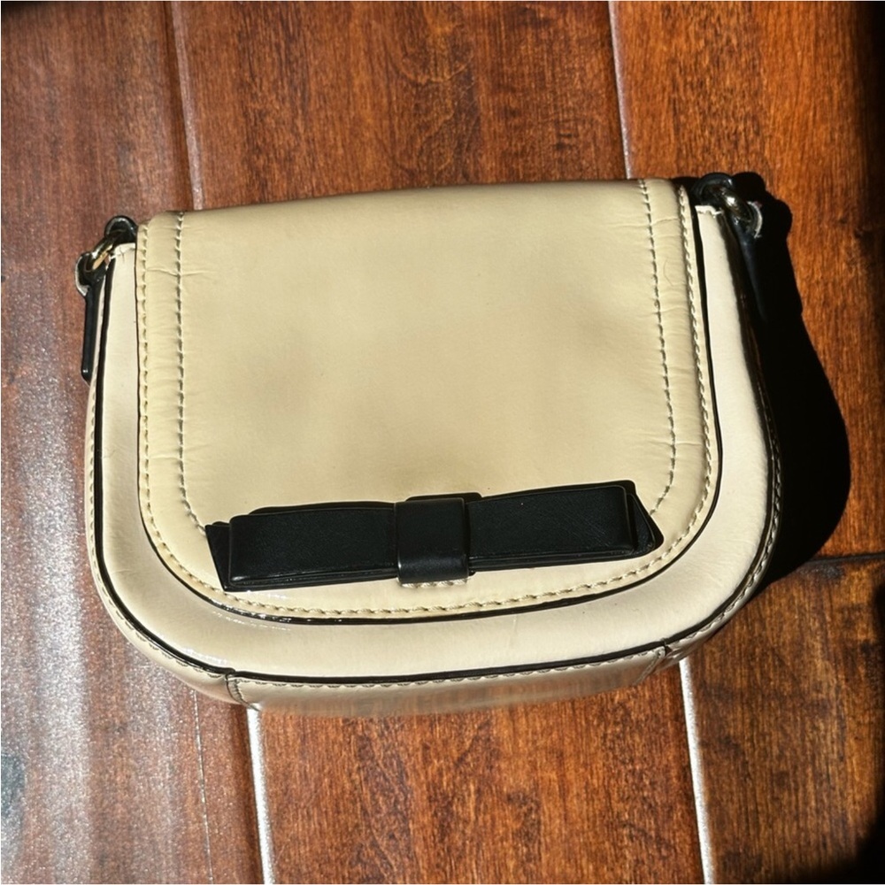 Kate Spade Beacon Court Angelica Cream Leather Bow Crossbody Bag - Picture 3 of 12